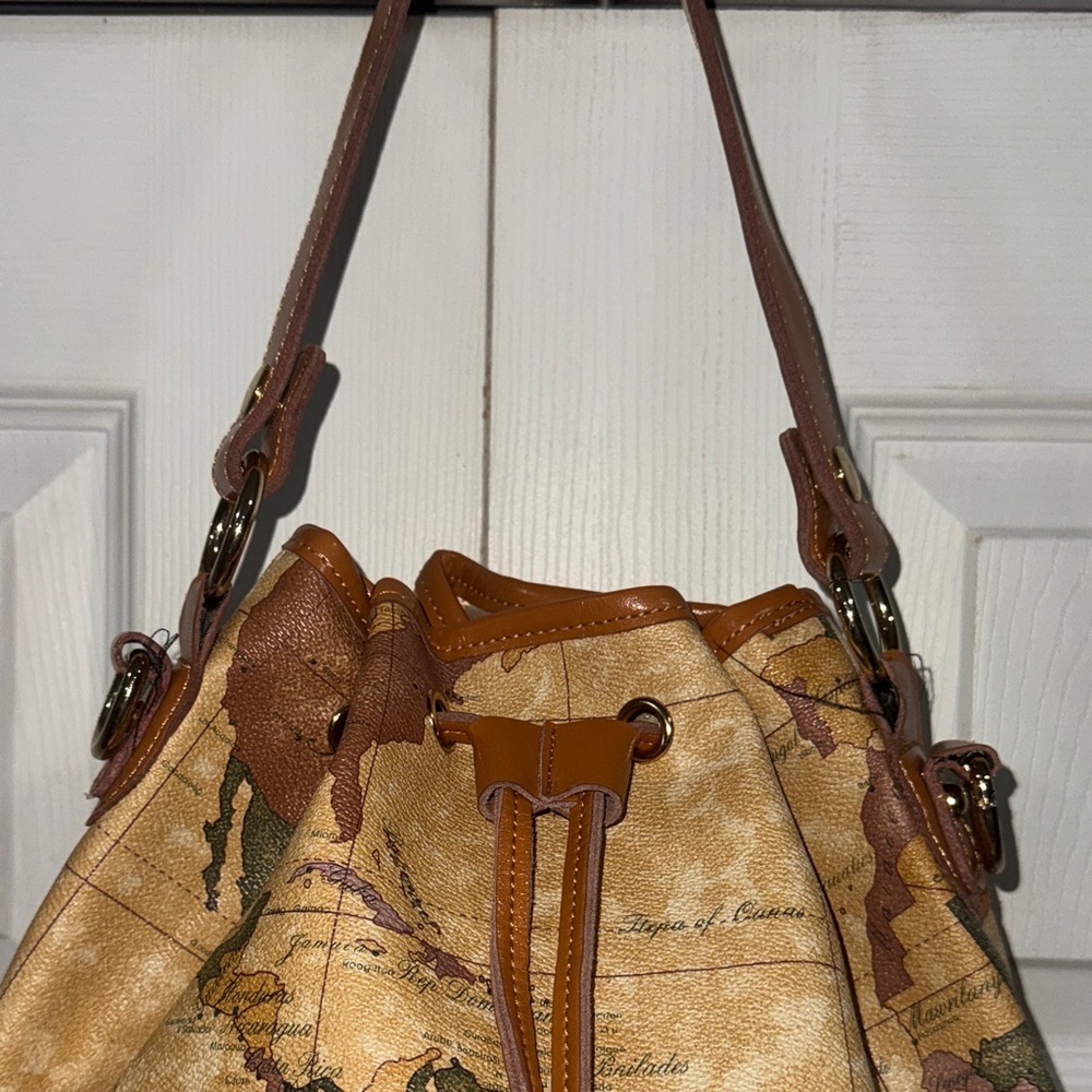 Nucelle world map bucket bag - Picture 5 of 11